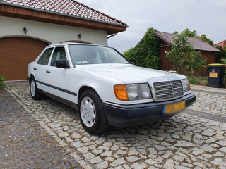 Mercedes Series (W124) foto 2