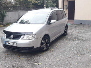 Volkswagen Touran foto 2