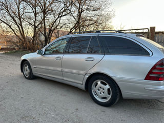 Mercedes C-Class foto 4