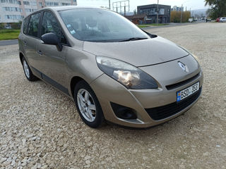 Renault Grand Scenic foto 2