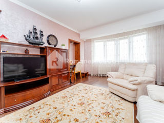 Apartament cu 2 camere, 80 m², Botanica, Chișinău foto 3