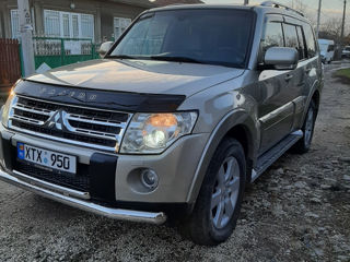 Mitsubishi Pajero foto 2