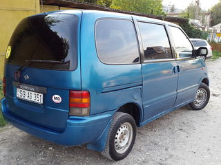 Nissan Serena foto 3