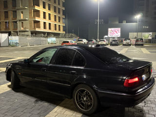 BMW 5 Series foto 2