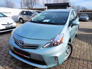 Toyota Prius v foto 7