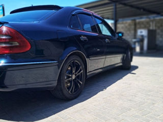 Mercedes E-Class foto 3