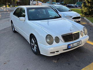 Mercedes E-Class foto 3