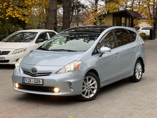 Toyota Prius v