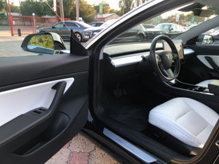 Tesla Model 3 foto 8