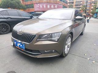 Skoda Superb foto 2