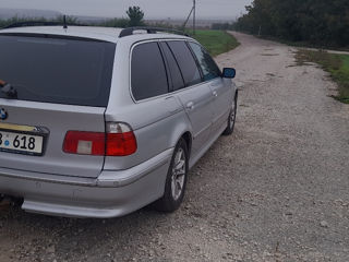 BMW 5 Series Touring foto 2