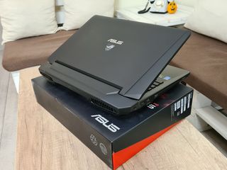 Asus ROG 17.3" ips FHD (i7 8cpu, ram 16Gb, SSD 256GB+1Tb, GTX 770M) Sabwoofer