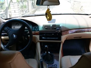 BMW 5 Series foto 3