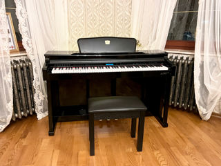 В продаже электронные пианино различных моделей и цветов от 10500л.