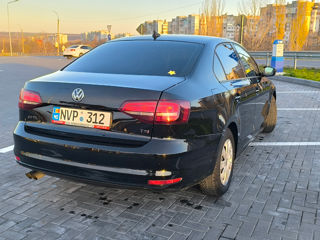 Volkswagen Jetta foto 4