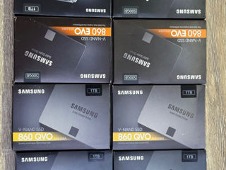 Urgent 8  Bucăți La Preț De 400€  Samsung 860 EVO 500GB V-Nand SSD/