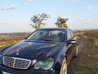 Mercedes C-Class foto 3