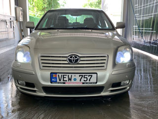 Toyota Avensis foto 8