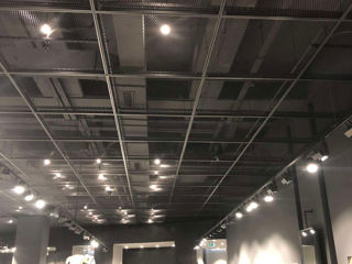Реечные алюминиевые  подвесные потолки foto 8