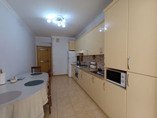 Apartament cu 3 camere, 105 m², Buiucani, Chișinău foto 5