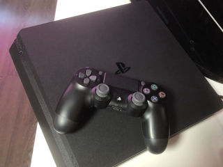 Sony PS4 Slim + FIFA 2019 foto 2