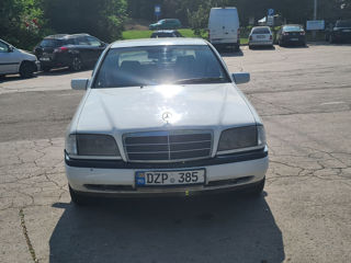 Mercedes C-Class foto 4