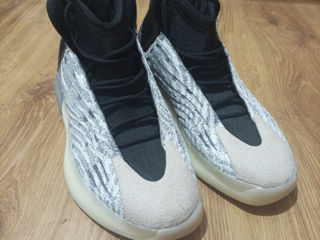 Vând adidas  Yeezy Quantum foto 2