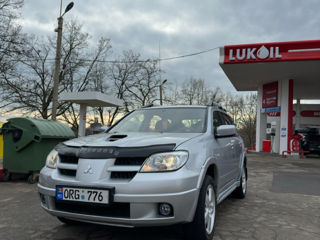 Mitsubishi Outlander foto 2