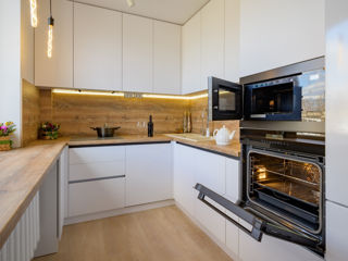 Bucătărie modernă, mat de culoare alb