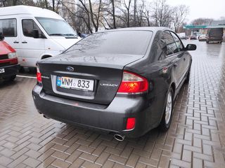 Subaru Legacy foto 2