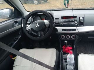 Mitsubishi Lancer foto 8