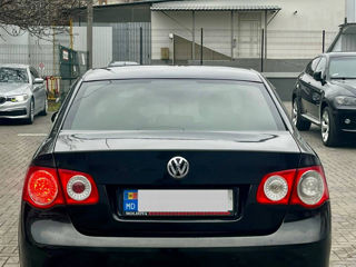 Volkswagen Jetta foto 2