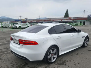 Jaguar XE foto 2