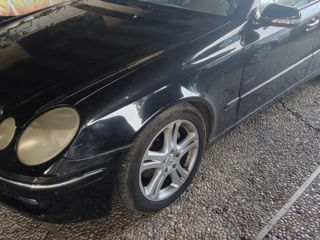 Dezmembrez Mercedes E211 Restaling 3.2 diesel V6 OM 642 foto 3