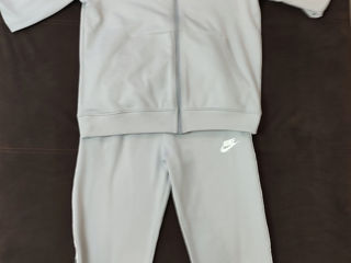 Vând Costum Nike DRI-FIT ( original )cu 500 de lei