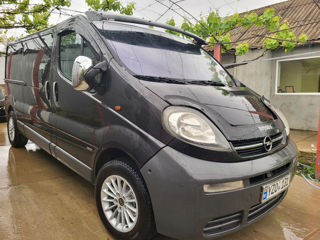 Opel Vivaro foto 1