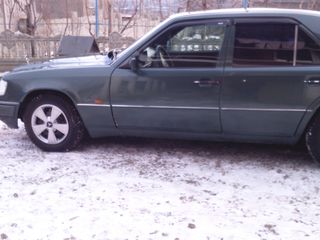 Mercedes Series (W124) foto 4