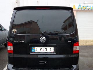 Volkswagen Caravelle foto 1