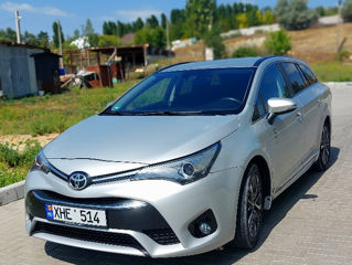 Toyota Avensis foto 1