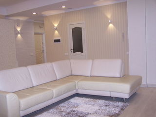 Chirie Apartament cu Design Individual Spațios S.Lazo Centru !!! foto 1