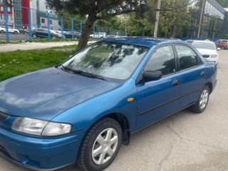 Mazda 323 foto 2