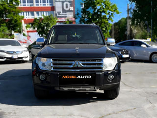 Mitsubishi Pajero foto 2