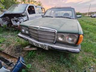 Mercedes Series (W123) foto 1