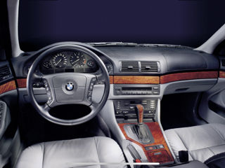 BMW 5 Series foto 4