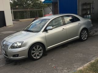 Toyota Avensis foto 4