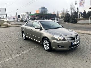 Toyota Avensis foto 2