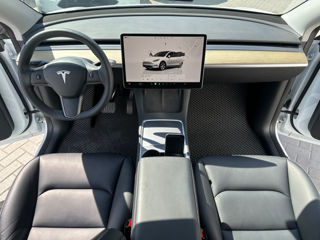 Tesla Model Y foto 15