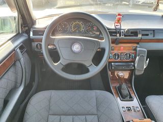 Mercedes Series (W124) foto 8