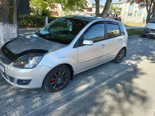 Ford Fiesta foto 3