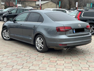 Volkswagen Jetta foto 4